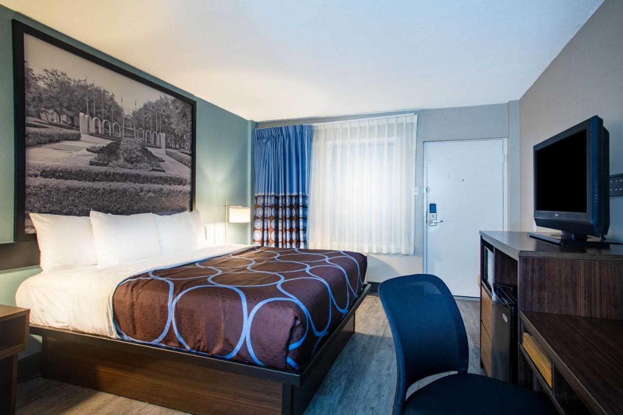 Hotel Super 8 By Wyndham Mobile I-65 Esterno foto