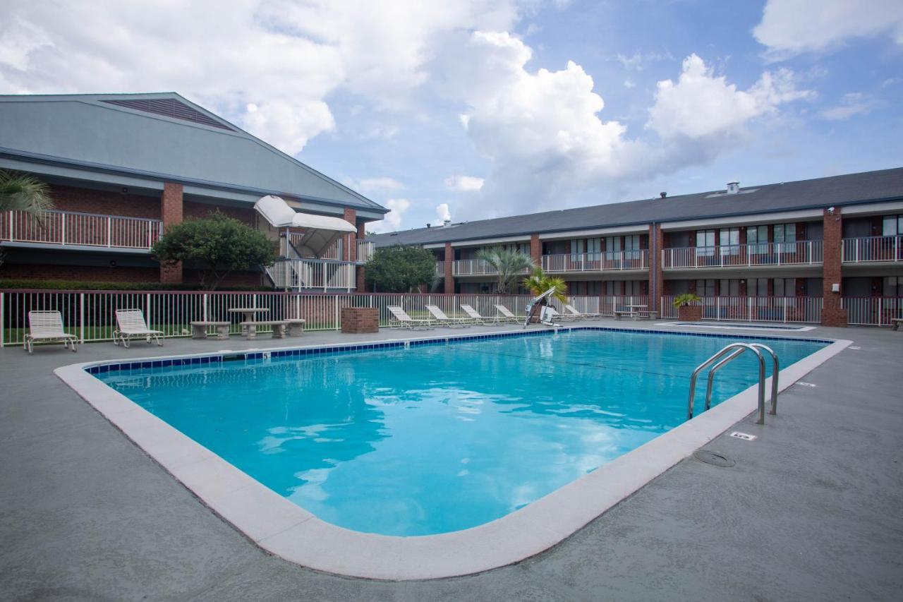 Hotel Super 8 By Wyndham Mobile I-65 Esterno foto