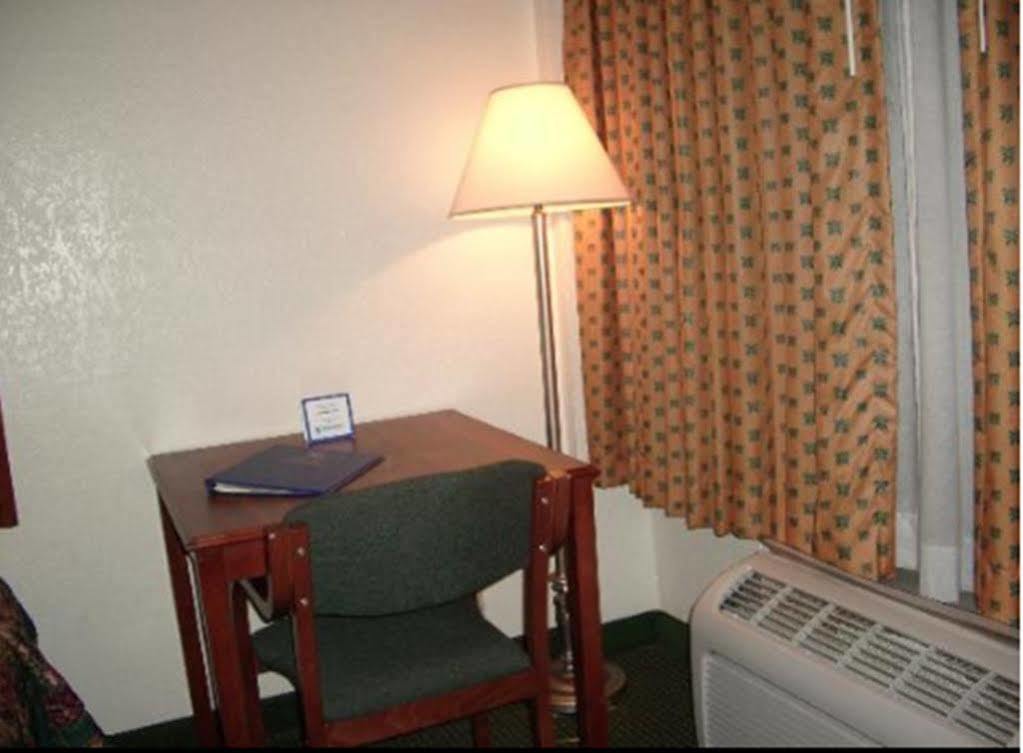 Hotel Super 8 By Wyndham Mobile I-65 Esterno foto